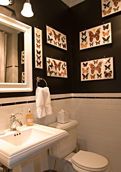 black and white tile bathroom. The athroom had lack and