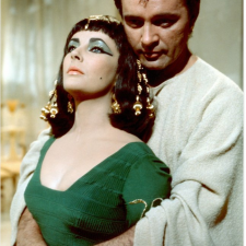 Elizabeth Taylor and Richard Burton in the film "Cleopatra"